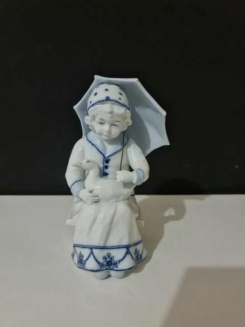 Ancien personnage en porcelaine - Signé d'une ancre - XXe