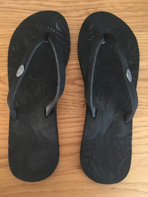 Black animal hot sale flip flops