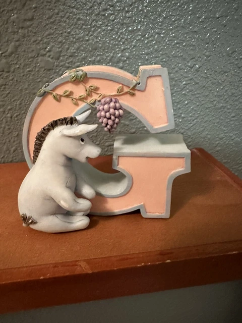 Disney Classic Winnie the Pooh Alphabet Letter G Michel & Co Resin EUC w/sticker