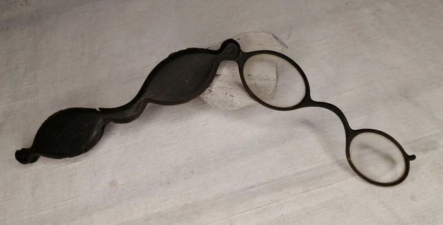 ➜ Occhiali vintage chiudibili con manico di osso o bachelite
