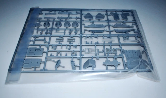 Trumpeter P-47D Dorsal Fin 02264 ⭐Parts⭐ Sprue N-Cockpit+Landing Gear+More 1/32