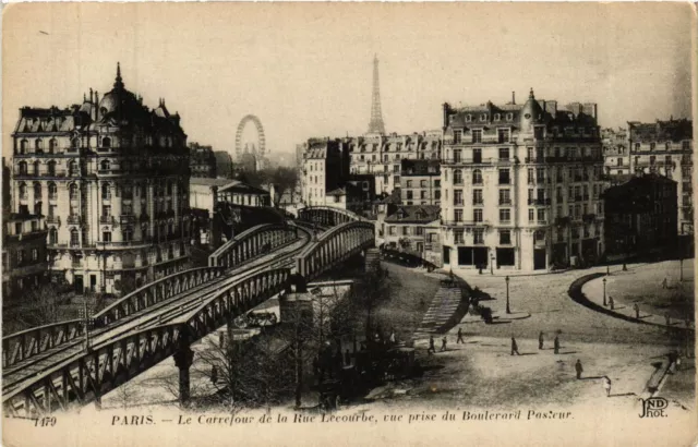 CPA Paris 15th Paris-Le Carrefour de la Rue Lecourbe, view taken from Boul.(311826)