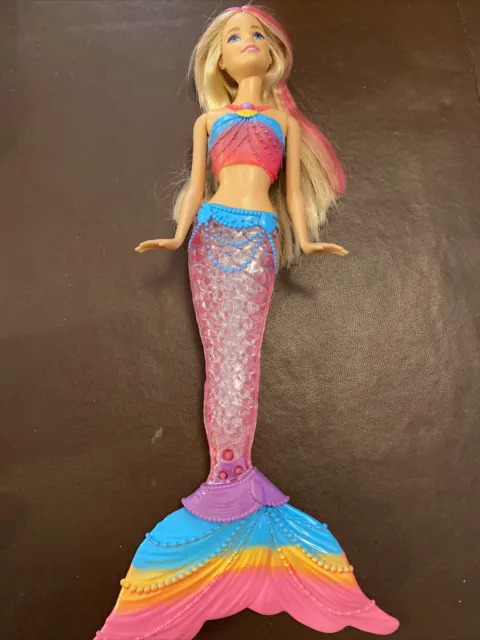MATTEL DREAMTOPIA MERMAID BARBIE DOLL With Colour Changing Light-up Tail.