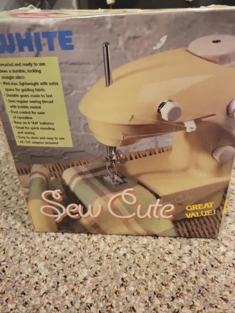 Vintage White Sew E-Z Model W338G Mint Green Mini Sewing Machine Extras  Included