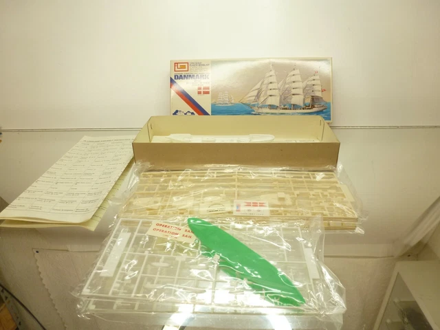 ZF941 IMAI 1/350 maquette bateau B-938 Danmark Training Ship of Denmark ZF941 IMAI 1/350 maquette bateau B-938 Danmark Training Ship of Denmark