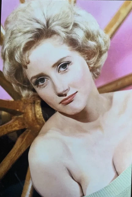 LIZ FRASER LEGENDARY CARRY ON FILM ACTRESS UNSIGNED PHOTO 10cm X 15cm 