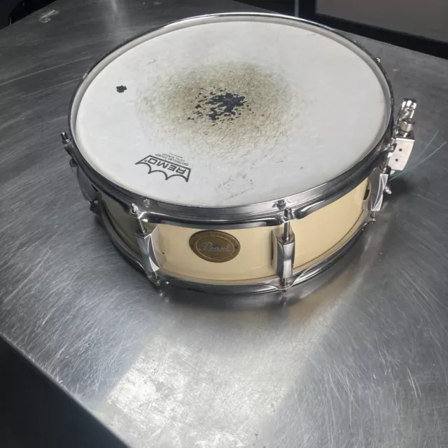 Tambor redoblante de abedul edición limitada Pearl 5,5 X 14" crema con bolsa de concierto, usado.