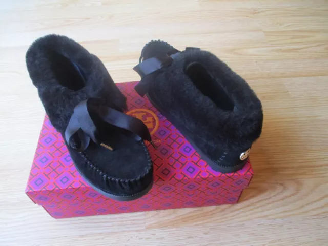 $195 Tory Burch Aberdeen Shearling Suede Slippers Fur Lined Logo Black sz 8 NIB