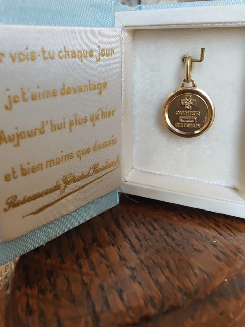 Pendentif Amoureux En Or 18 Carats Et Diamant - Marque AUGIS - Forme Ovale Ajourée - Occasion Excellent état