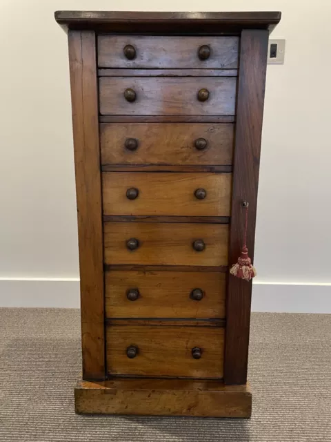 Victorian Figured Walnut Wellington Chest Of Drawers With 7 Graduated Drawers 3