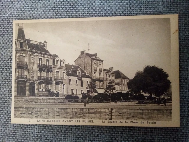 Cpa Saint Nazaire Avant Les Ruines Le Square De La Place Du Bassin