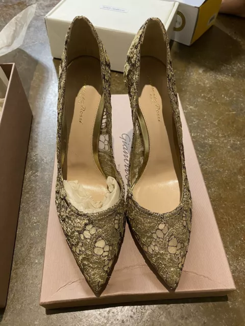 NEW!!Gianvito Rossi Gold Lace Pumps Size 39.5