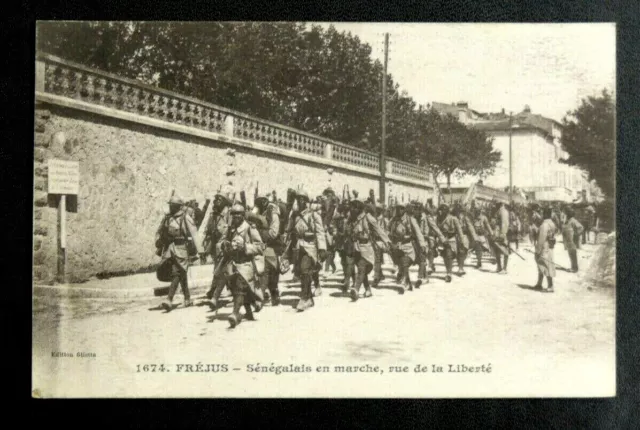 Military Cpa: Frejus - Senegalese On March Rue De La Liberte - 1917
