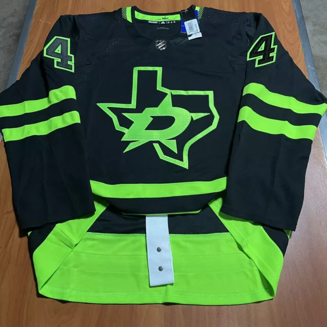 The Dallas Stars new Blackout jersey has arrived! Thoughts? 🧐  #JayAndDanSportsClothes ••• (📸: @dallasstars)