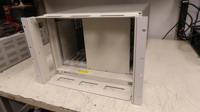 HP E1401B VXI High Power Mainframe T178265