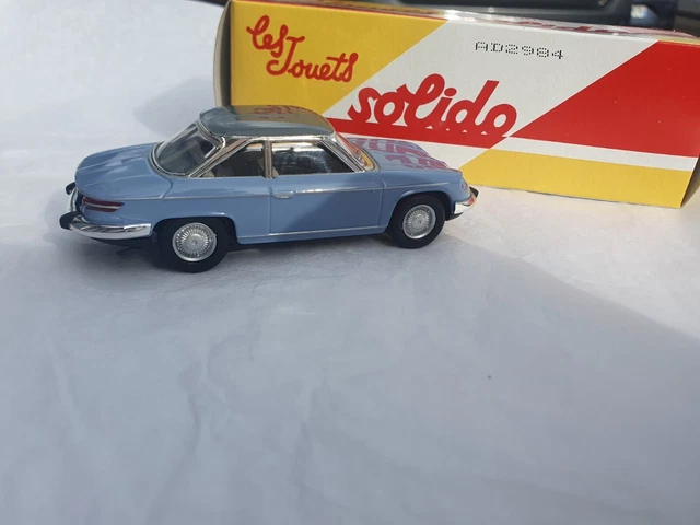 Panhard 24 CT bleue et toit noir (Solido