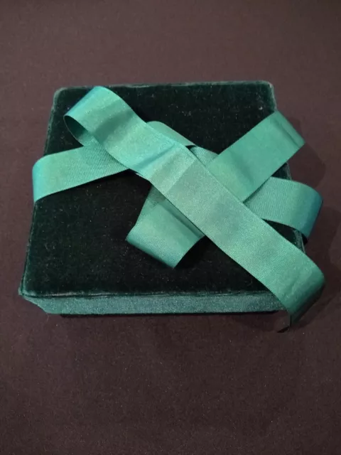 Vintage Marshall Field's Green Velvet Gift Box With Gold Tinsil