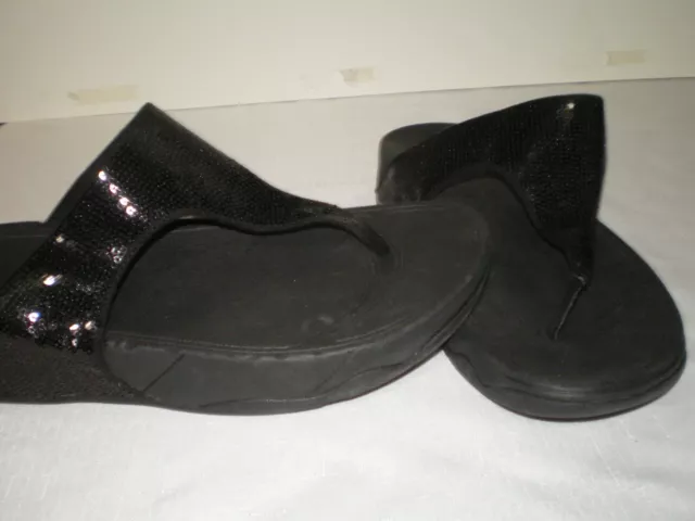 FITFLOP Women's Black Sequin Flip Flops Thong Wedge Size 39-8 us Sandal A18-001