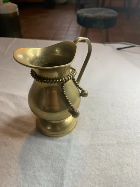 Petit Pichet en laiton ,vintage ,décoration Hauteur 12 Cm