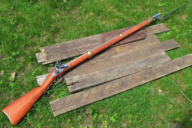 Charleville 1763 Flintlock Musket w/ Bayonet - Revolutionary War - Denix Replica