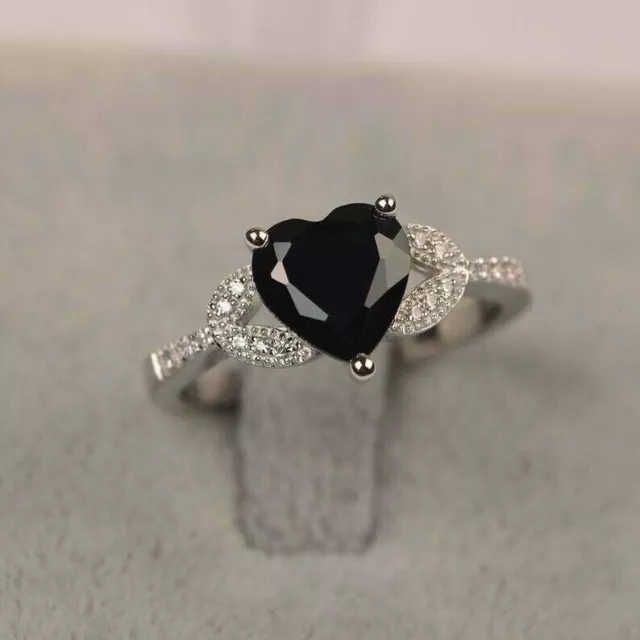 Anillo de mujer de diamante negro creado en laboratorio con corazón de 2...