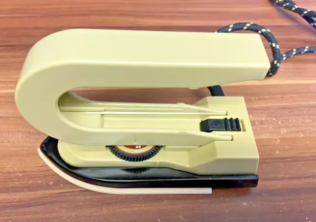 vintage TRAVEL IRON by Morphy Richards Euro dual voltage 110v & 240v