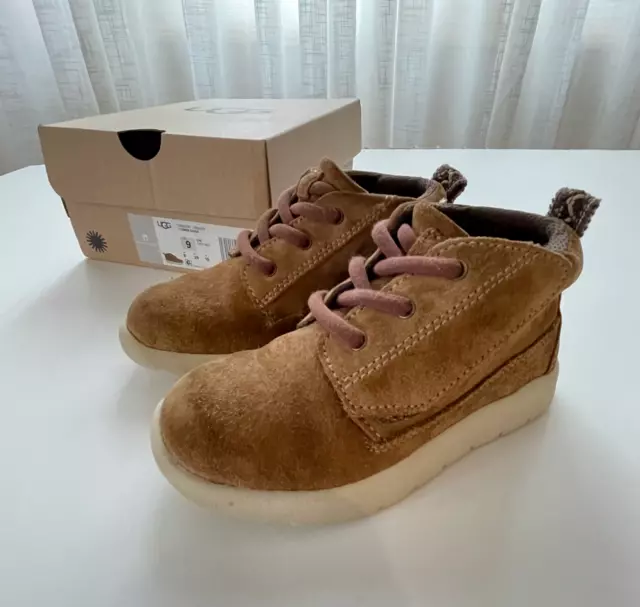 Canoe on sale reflective chukka