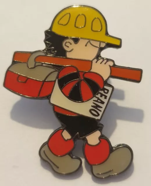 Beano character Dennis The Menace Builder Pin Lapel Badge-New
