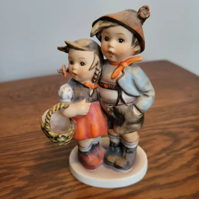 Hummel Figurine – “Surprise” 94/I Boy and Girl w/Basket Looking Up in Surprise