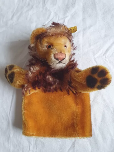 Originale Steiff Handpuppe Löwe, Leo , 6820/18 mit Knopf im Ohr und Fahne