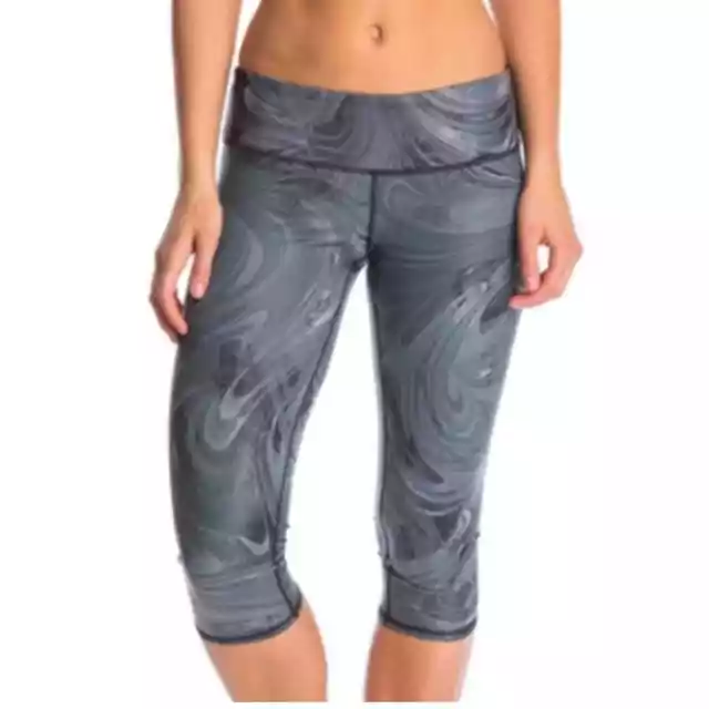 Alo Yoga Womens Leggings Size Small Printed Airbrush Yoga Capris in Gray