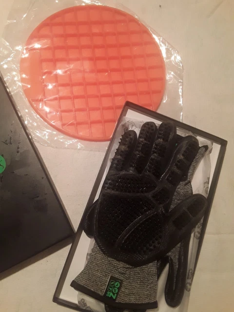 Schleckmatte & Fellpflegehandschuh    Neu
