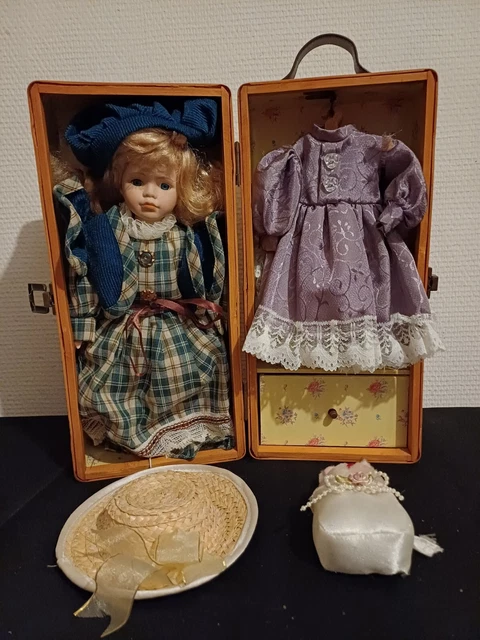Poupée ancienne BRU JUMEAU : rare coffret miniature en bois imitant l