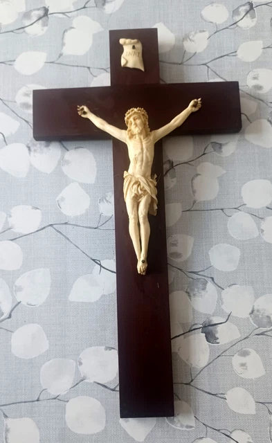 Croix En Bois Sculptée Cœurs Entrelacés 17x23 Cm - Décoration Murale Chrétienne