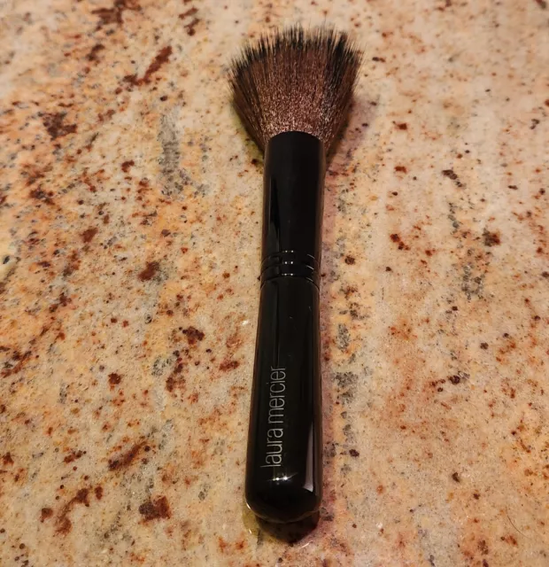 Laura Mercier Finishing Brush