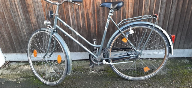 Damen-Fahrrad von Active sehr gebraucht zu verkaufen, aber fahrbereit