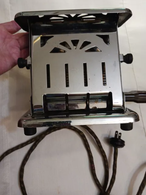 Vintage ELECTRIC TOASTER - UNIVERSAL E79312  Landers Frary Clark New Britain CT