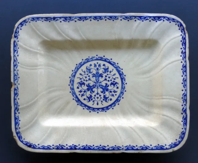 Faience Gien, plat rectangulaire, décor bleu des années 1875