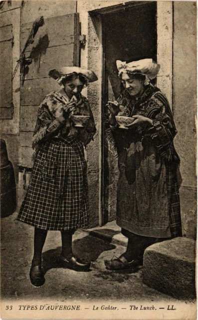 CPA Folklore - Auvergne - Types - Le Gouter - The Lunch (772749)
