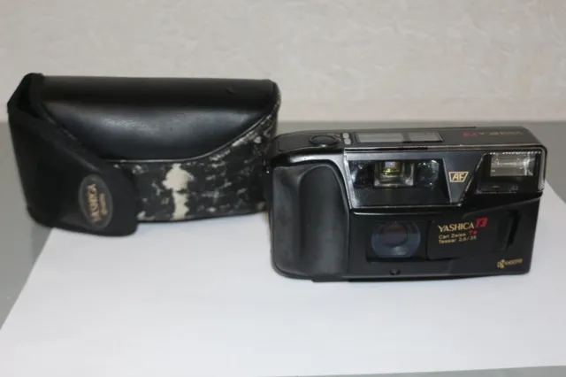 Yashica T3 fotocamera compatta con borsa