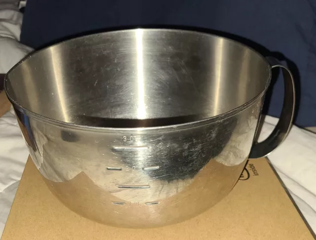 Vintage WEST BEND 3 Quart Grip-N-Whip Stainless Steel Mixing Bowl w/ Handle 213