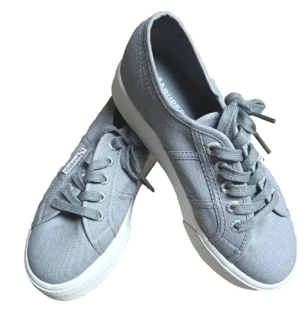 SUPERGA Grey/White Low Top Canvas Platform Shoes, Unisex M-4.5, W-6 EUC, S0001L0