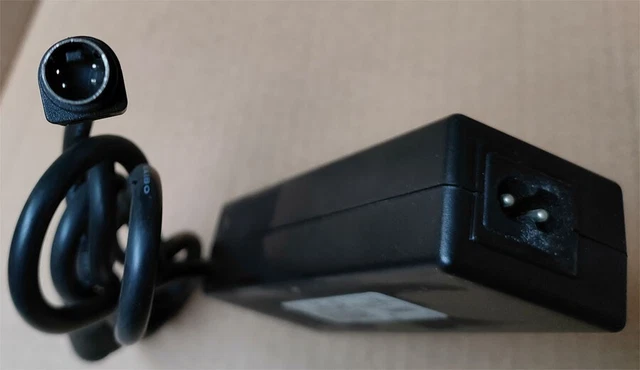 Chargeur Secteur FLY POWER 5V 2000mA (2A) 4 Broches Avec Prise UK - Modèle SPP34-12.0/5.0-2000 - Occasion Testé