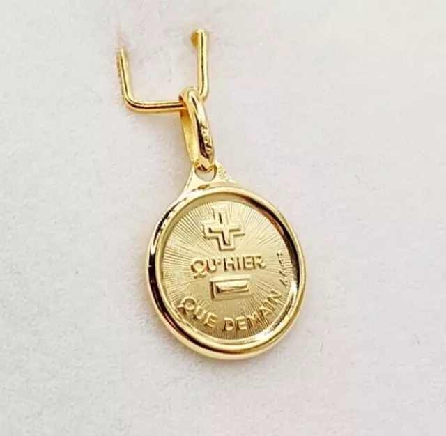 Pendentif médaille d'amour or 18k "+ qu'hier - que demain" AUGIS - L'Originale