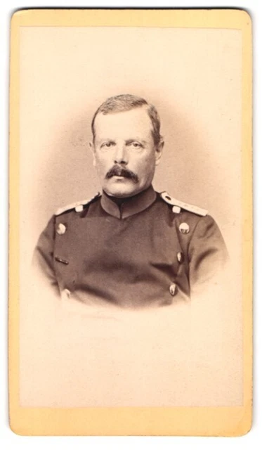 Fotografie Friedrich Hertel, Weimar, Schützengasse 86, Portrait Offizier in Uni