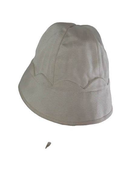 Bonnet De Naissance Pour Fille - Coton écru à Rebords - Taille Naissance - Occasion Avec Petite Tache