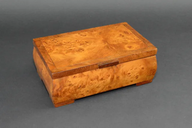 Antique Art Deco figured walnut cigarette box circa.1920 E