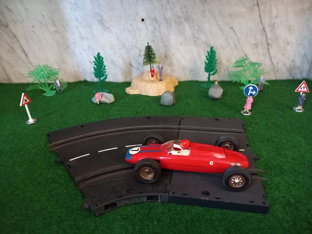 Formule 1 FERRARI n° 7 pour circuit voitures électrique CARRERA UNIVERSAL 1/32