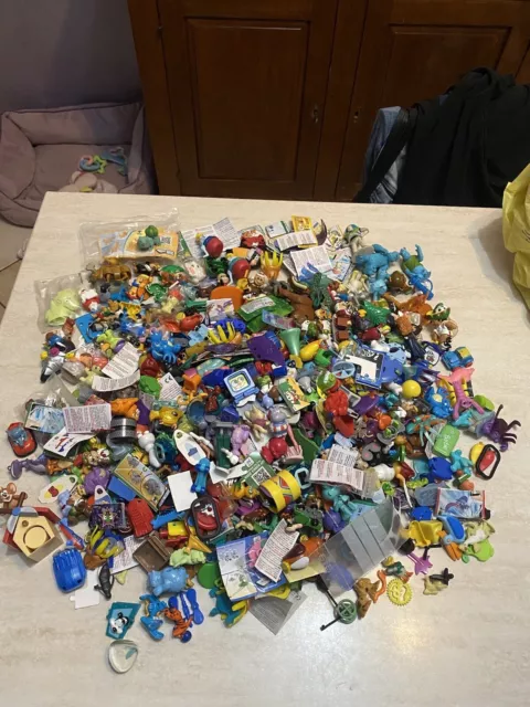 Lotto enorme sorpresine Kinder Ferrrero Barilla Nestle miste da collezione