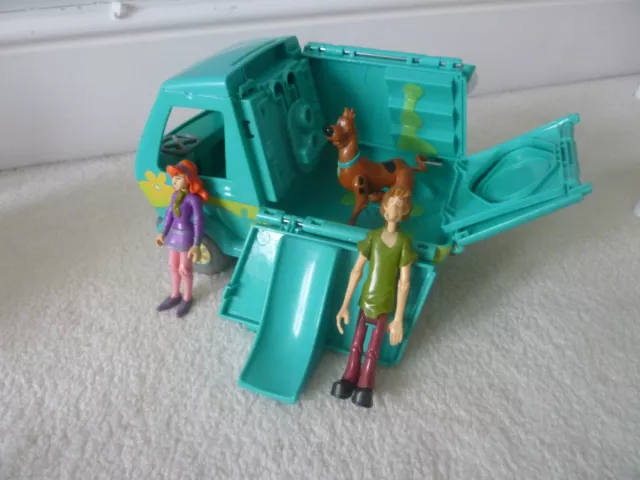 Scooby Doo Mystery Machine Push Along Van with figures 2